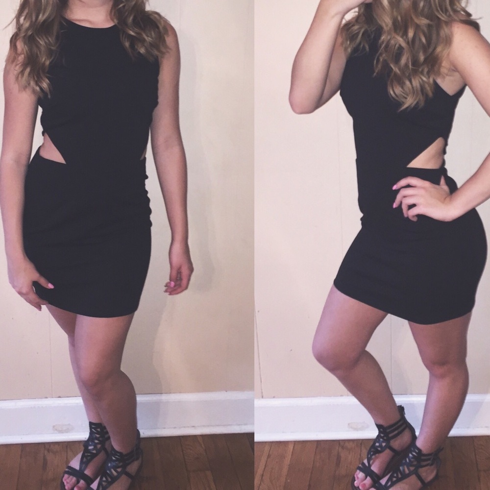 Side cut out black mini dress 🖤